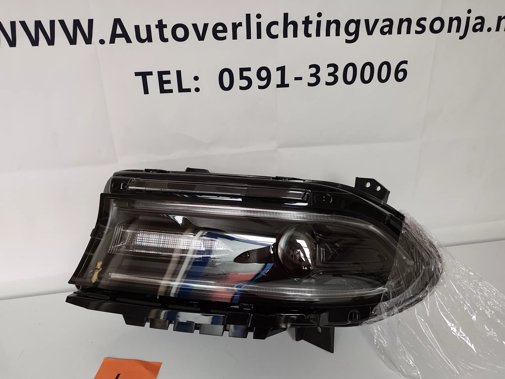 koplampen Dodge Charger van links